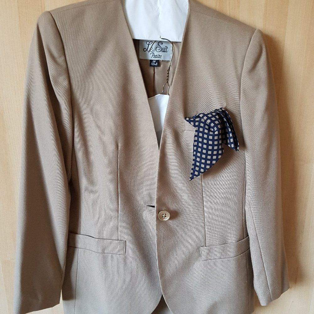 Le Suit Petite, Size 4